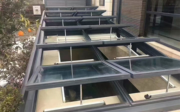 某轨道交通车辆维修车间环县排烟窗应用