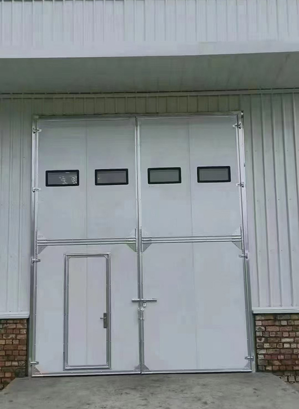 环县工业门在设备装配车间出入口的实施记录